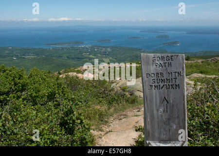 Bar Harbor, Maine, l'Acadia National Park. Vue sur Île Bar, accessible uniquement à marée basse par le pont terrestre. Banque D'Images