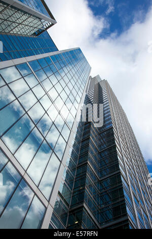 Londres, Angleterre - 33 Canada Square, Canary Wharf à partir de ci-dessous Banque D'Images