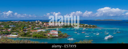 Ville de Cruz Bay sur l'île des Caraïbes de St John dans les îles Vierges américaines Banque D'Images