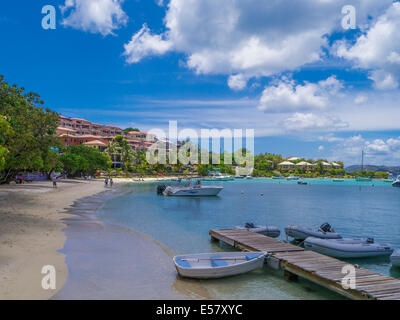 Bord de mer et port de Cruz Bay, sur l'île des Caraïbes de St John dans les îles Vierges américaines Banque D'Images