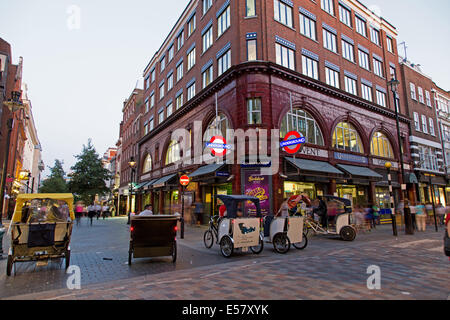 Tube Covent Garden London UK de nuit Banque D'Images