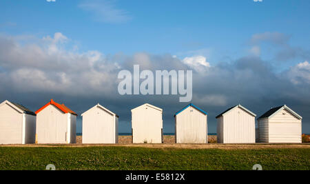 Cabines de plage Goring West Sussex UK en été Banque D'Images