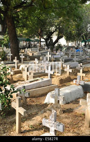 L'âge de Christian cimetière près de Paharganj, New Delhi, Delhi, Inde Banque D'Images
