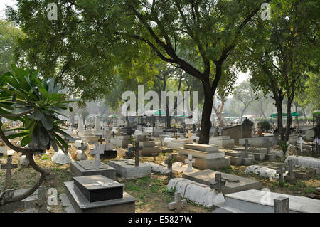 L'âge de Christian cimetière près de Paharganj, New Delhi, Delhi, Inde Banque D'Images