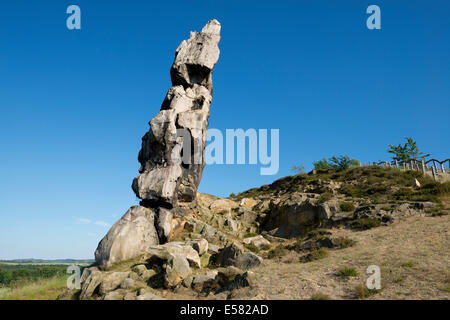 Des formations rocheuses, près de la réserve naturelle Teufelsmauer Weddersleben, Harz, Saxe-Anhalt, Allemagne Banque D'Images