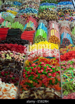 Les sucreries et bonbons en vente au marché Machane Yehuda, Jérusalem, Israël Banque D'Images