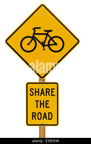 Partager la route avec les vélos panneau routier isolé sur fond blanc Banque D'Images