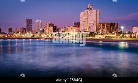 Juste avant l'aube sur le front de mer de Durban Banque D'Images