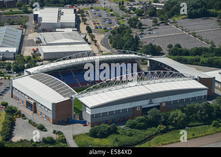 Un gros plan vue aérienne du DW Stadium de Wigan, accueil de Wigan Athletic Banque D'Images