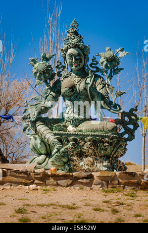 Tara Verte statue bouddhiste à O Sel Ling, Alpujarra, Espagne Banque D'Images