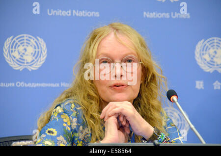 New York, USA. 22 juillet, 2014. Star hollywoodienne et ambassadeur de l'UNICEF Mia Farrow s'exprime à l'Organisation des Nations Unies à New York, USA, 22 juillet 2014. Farrow est un ambassadeur de bonne volonté de l'UNICEF et travaille au nom de l'Organisation des Nations Unies pour l'enfance. Elle a récemment visité l'Afrique centrale. Photo : Chris Melzer/dpa AUCUN SERVICE DE FIL/dpa/Alamy Live News Banque D'Images