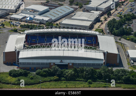 Un gros plan vue aérienne du DW Stadium de Wigan, accueil de Wigan Athletic Banque D'Images