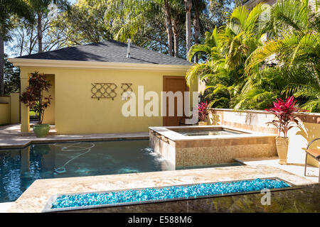 Piscine, Jacuzzi, terrasse et salle de plein air, Showcase Accueil Résidentiel, USA Banque D'Images