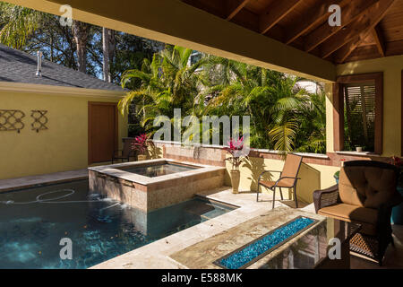 Piscine, Jacuzzi, terrasse et salle de plein air, Showcase Accueil Résidentiel, USA Banque D'Images