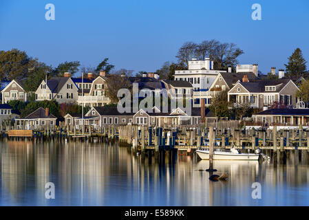 Edgartown harbor et maisons, Martha's Vineyard, Massachusetts, USA Banque D'Images