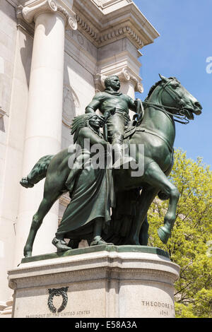 Le président Theodore Roosevelt statue, le Musée Américain d'Histoire Naturelle, Paris Banque D'Images