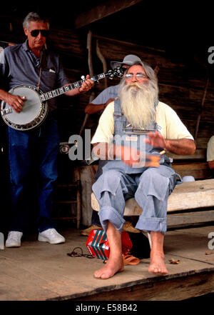 Toe tapping spoon player,Museum of Appalachia,Norris,Texas Banque D'Images