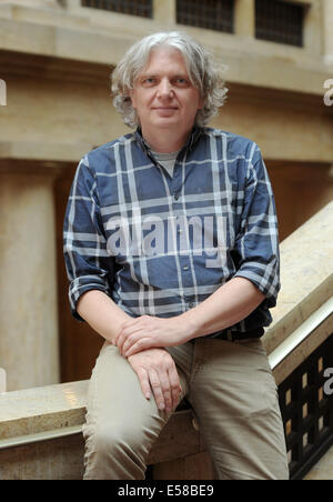 Directeur autrichien Wolfgang Murnberger pose pendant le tournage pour le TV film 'Luis Trenker - l'amende de la vérité" (allemand : Luis Trenker - Der schmale Grat der Wahrheit) à l'Université de musique à Munich, Allemagne, 23 juillet 2014. Le film sera diffusé sur la chaîne publique de télévision ARD en 2015. Photo : Tobias Hase/dpa Banque D'Images