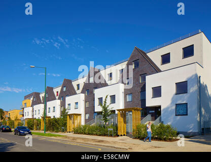 Le centre commercial Kingsbury, Londres. De nouveaux logements sociaux dans la région de Kingsbury. Banque D'Images