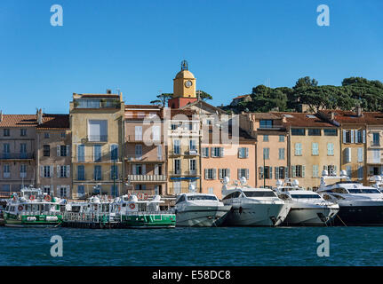 Saint-Tropez waterfront architecture et yachts, Provence, France Banque D'Images