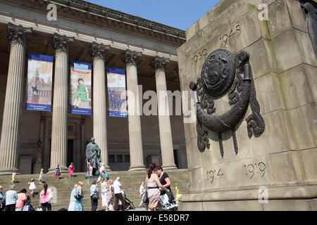 Liverpool, Royaume-Uni. 23 juillet, 2014. Les géants de la Royal de Luxe retourner à Liverpool pour marquer le 100e anniversaire du déclenchement de la Première Guerre mondiale Crédit : Martin Waters/Alamy Live News Banque D'Images