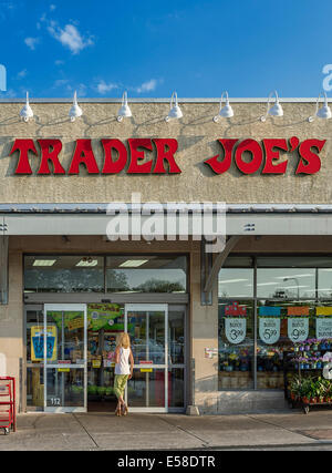 Extérieur de Trader Joe's, magasin d'alimentation spécialisée Ardmore, Pennsylvanie, USA Banque D'Images