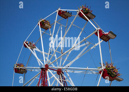 Tatton Park, Manchester, Royaume-Uni. 23 juillet, 2014. Grande Roue fleurie à la RHS - Royal Horticultural Society à l'événement ayant pour thème le carnaval de Tatton Park. Situé dans un parc magnifique, le RHS Flower Show Tatton Park est une célébration des meilleurs de jardinage avec une atmosphère de carnaval. La fleur salon a ouvert ses portes à la partie droite, les députés le mercredi, avant l'ouverture publique le jeudi jusqu'à dimanche. Credit : Mar Photographics/Alamy Live News. Banque D'Images