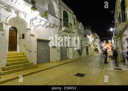 Italie Puglia Puglia Valle d'Itria Cisternino la vieille ville Banque D'Images