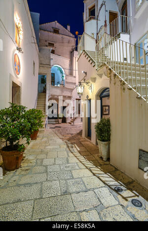 Italie Puglia Puglia Valle d'Itria Cisternino la vieille ville Banque D'Images