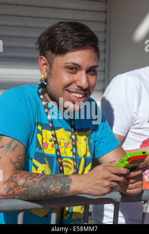 San Diego, CA, US. 23 juillet, 2014. Christian 21 à partir de San Francisco, est un des premiers à obtenir son badge pour Comic-Con. Credit : Daren Fentiman/ZUMA/Alamy Fil Live News Banque D'Images