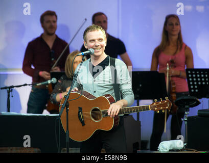 Glasgow, Ecosse, Royaume-Uni. 23 juillet, 2014. Stuart Murdoch de Belle and Sebastian en prestation au kiosque de kelvingrove dans le cadre des célébrations de l'ouverture des Jeux du Commonwealth de Glasgow 2014. Glasgow Ecosse 23 Juillet. Crédit : Sam Kovak/Alamy Live News Banque D'Images