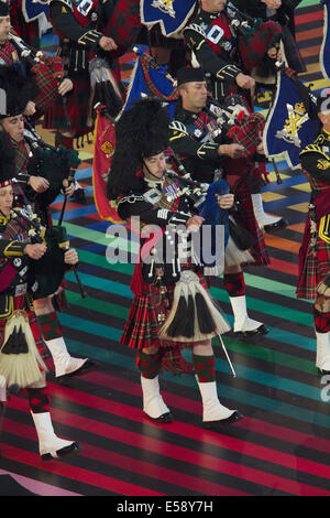 Glasgow, Ecosse. 23 juillet, 2014. Les Jeux du Commonwealth de Glasgow. La cérémonie d'ouverture. Les cornemuseurs écossais au cours de la cérémonie d'ouverture. Credit : Action Plus Sport/Alamy Live News Banque D'Images