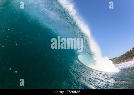 L'océan bleu mer vague natation photo en gros à l'intérieur creux plantage scenic puissance de la nature Banque D'Images