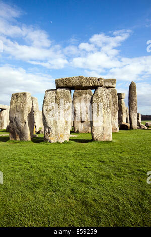Le comité permanent stone circle à Stonehenge, Wiltshire, Royaume-Uni Banque D'Images