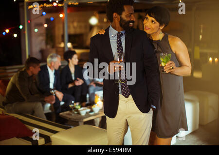 Couple hugging at party Banque D'Images