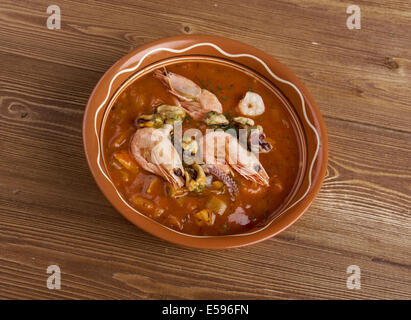 Cioppino est un ragoût de poisson originaire de San Francisco. Il est considéré comme un plat de italo-américaine, et est liée à divers regio Banque D'Images