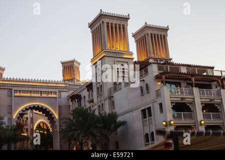 Dubaï, Émirats arabes unis - Novembre 15 : vue de la nuit de Madinat Jumeirah hotel, le 15 novembre 2012, DUBAÏ, ÉMIRATS ARABES UNIS. Madinat Jumeirah - Luxe 5 st Banque D'Images