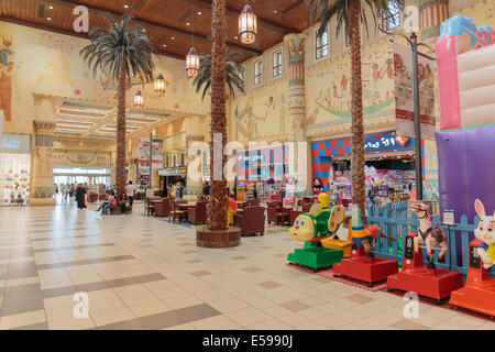 Dubaï, Émirats arabes unis-novembre 02 : intérieur Ibn Battuta Mall store le 02 novembre 2013. Chaque vente est décorée dans le style d'diffèrent Banque D'Images