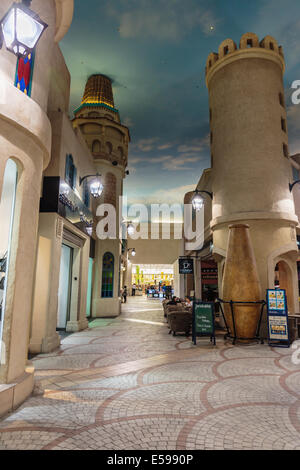 Dubaï, Émirats arabes unis-Novembre 02 : Intérieur Ibn Battuta Mall store le 02 novembre 2013. Chaque vente est décorée dans le style d'diffèrent Banque D'Images