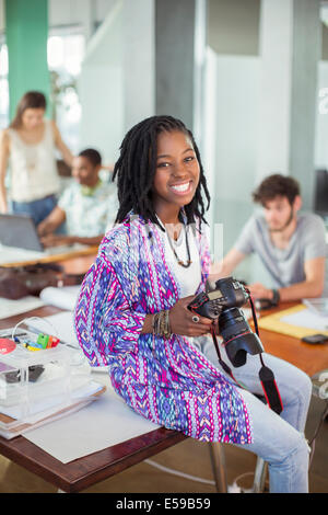 Femme l'examen in office Banque D'Images