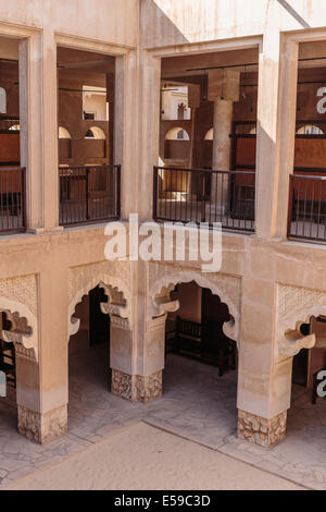 Dubaï, Émirats arabes unis - 9 novembre : Ancienne école islamique, village du patrimoine le 9 novembre 2013. C'est le plus grand musée historique de Duba Banque D'Images