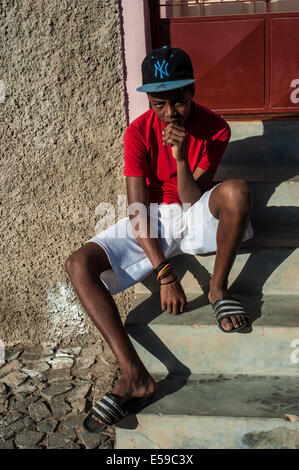 Les enfants locaux à Mindelo, île de Sao Vicente, Cap Vert. Banque D'Images