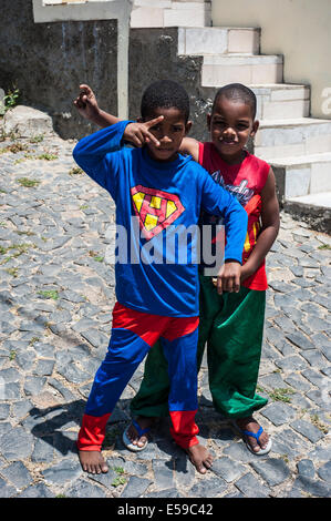 Les enfants locaux à Mindelo, île de Sao Vicente, Cap Vert. Banque D'Images