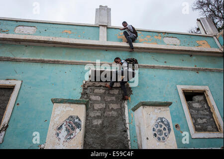 Les enfants locaux à Mindelo, île de Sao Vicente, Cap Vert. Banque D'Images