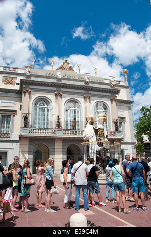 FIGUERES, ESPAGNE - 12 juillet : Musée Dali de Figueres, Espagne le 12 juillet 2014. Musée fut ouvert le 28 septembre 1974. C'est un mus Banque D'Images