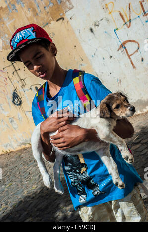 Les enfants locaux à Mindelo, île de Sao Vicente, Cap Vert. Banque D'Images