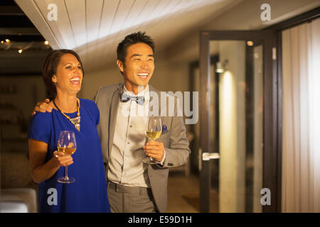 Couple laughing together at party Banque D'Images