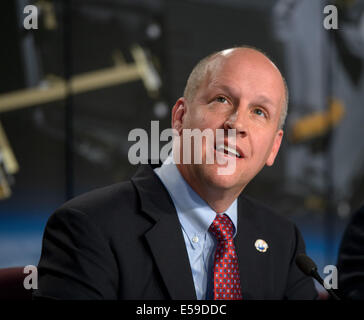 Tim Dunn, directeur, lancement de la NASA au Centre spatial Kennedy, traite de l'Observatoire de carbone en orbite-2 (OCO-2), premier véhicule spatial de la NASA dédié à l'étude du dioxyde de carbone, au cours d'un point de presse, le dimanche 29 juin 2014, à la Vandenberg Air Force Base, Cali Banque D'Images