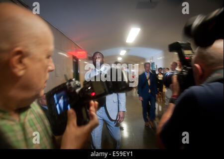 Manhattan, New York, USA. 23 juillet, 2014. L'ancien Knick NY RAYMOND FELTON arrive à Manhattan Cour Suprême pour sa condamnation, le mercredi, 23 juillet 2014. © Bryan Smith/ZUMA/Alamy Fil Live News Banque D'Images