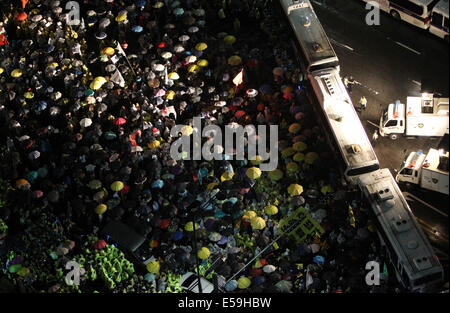 Séoul, Corée du Sud. 24 juillet, 2014. Les gens de la Corée du Sud lors d'un rassemblement mars après 100 jours depuis le tragique naufrage du traversier Sewol à Séoul, Corée du Sud, le 24 juillet 2014. Credit : Park Jin-hee/Xinhua/Alamy Live News Banque D'Images